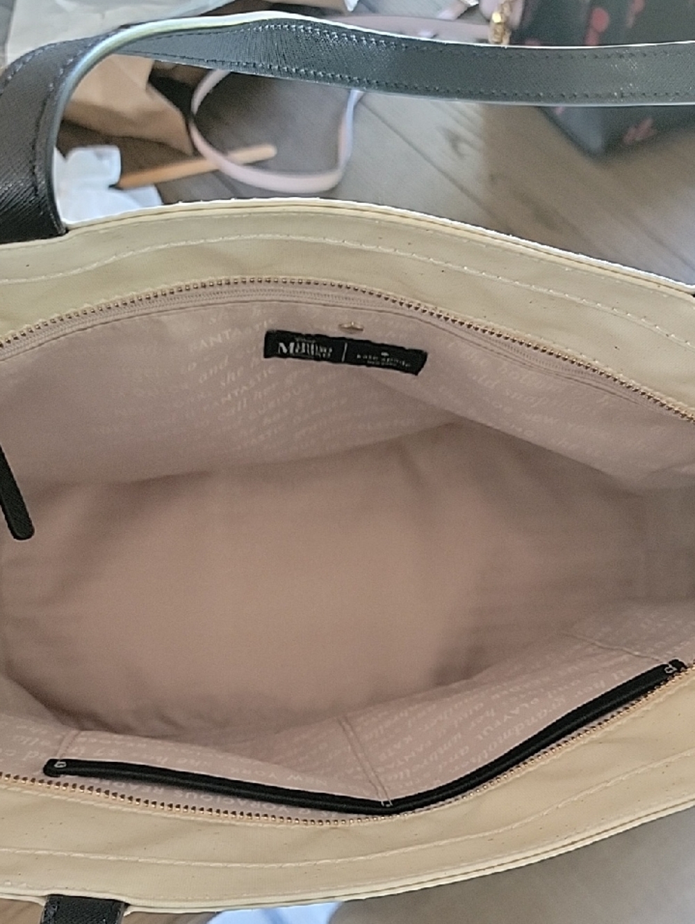 kate spade New York Cream Minnie Mouse Tote with Black Leather Handles~Like New - Picture 14 of 16